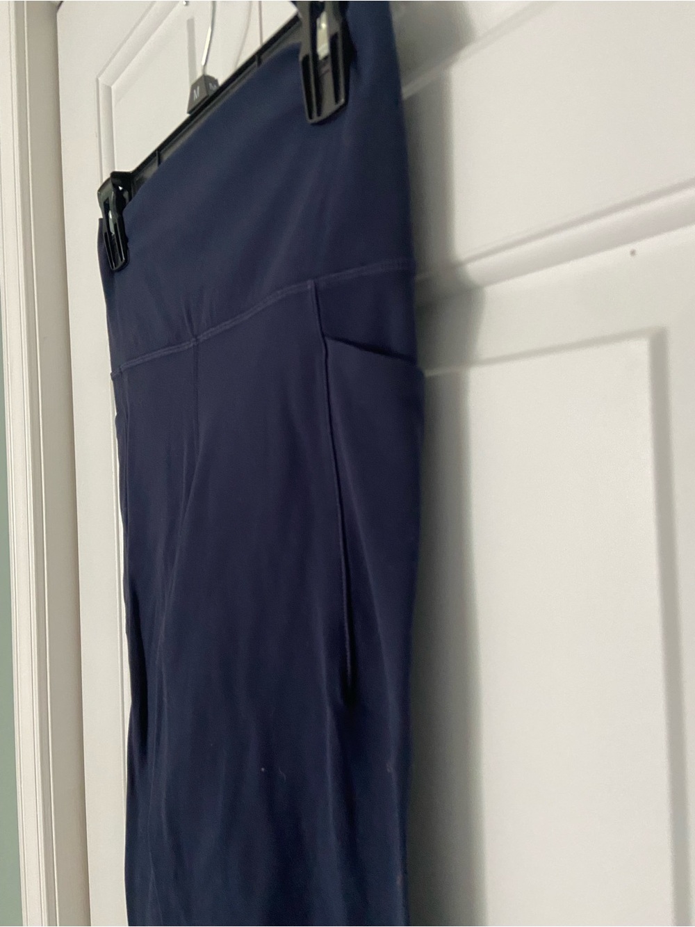 athleta salutation stash navy capris size small - Picture 2 of 5